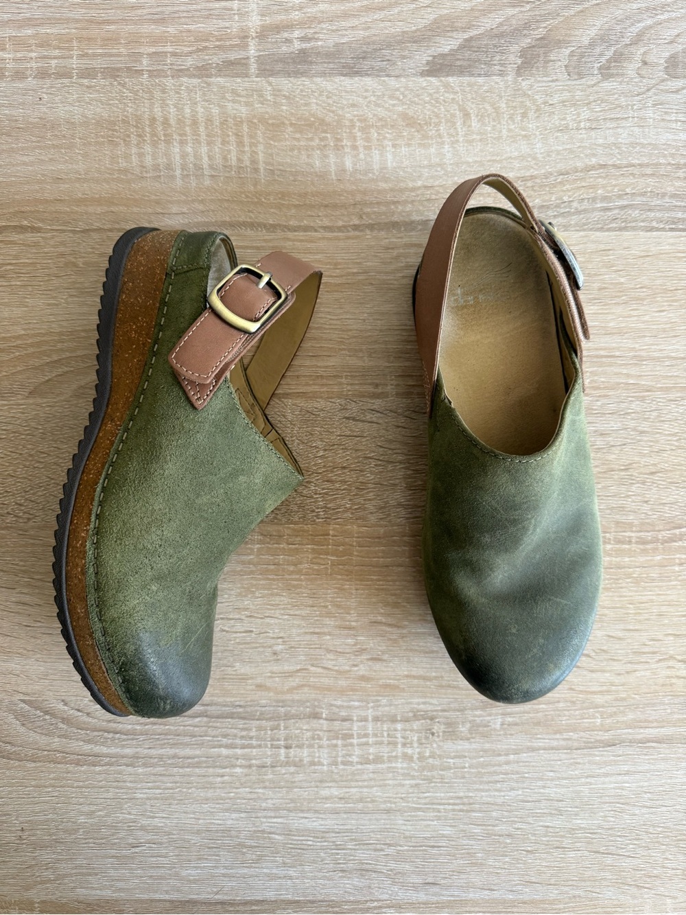 Dansko Merrin Clog Olive Burnished Suede Women’s Sz 37/7